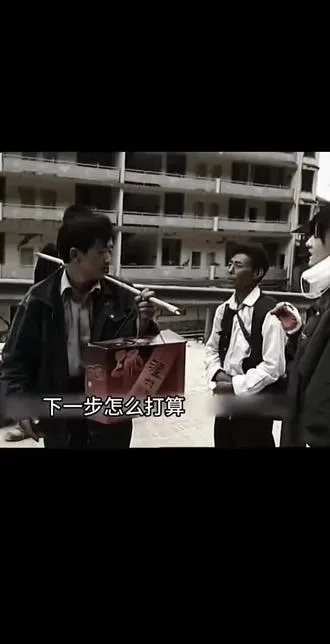 平静的采访，平淡的回答，如不断累积的河水，最后一声画面外的抽泣，像山洪般，汹涌的冲垮堤坝，悲伤就此泛