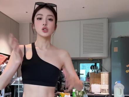 各自最掉秤的食谱吃一天，看谁瘦得多？
