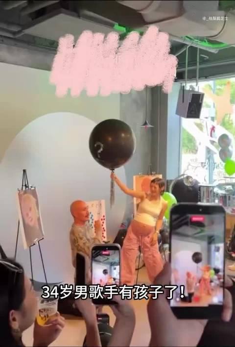黄宣官宣当爸 ​
