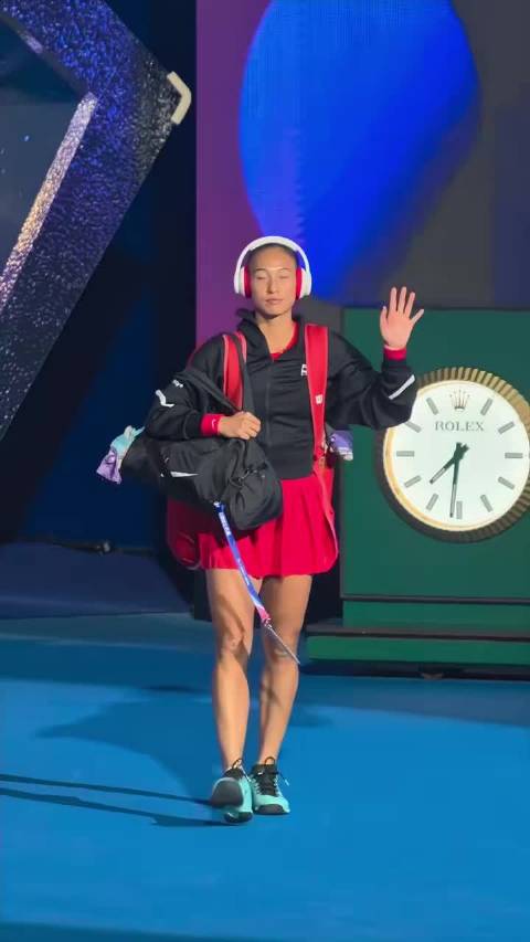 中网举办了20届，郑钦文第一个属于中国人的冠军，背后的付出，辛酸只有她自己知道，这一刻只属于她，很多