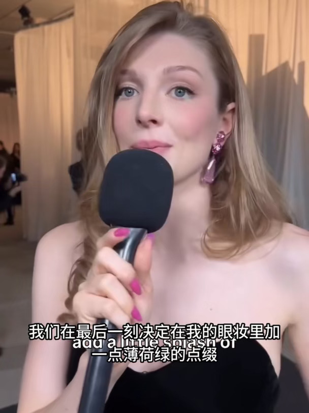 Hunter 分享妆容，又是在眼妆里撒了点薄荷绿