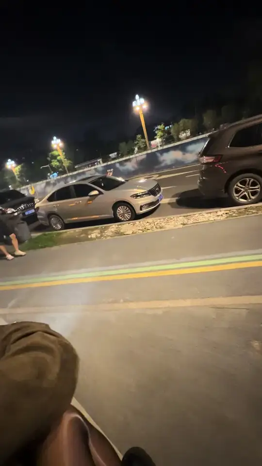 网上说说得了 现实中没有人愿意兜风