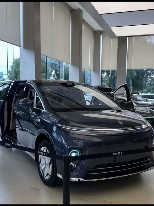 享界V8