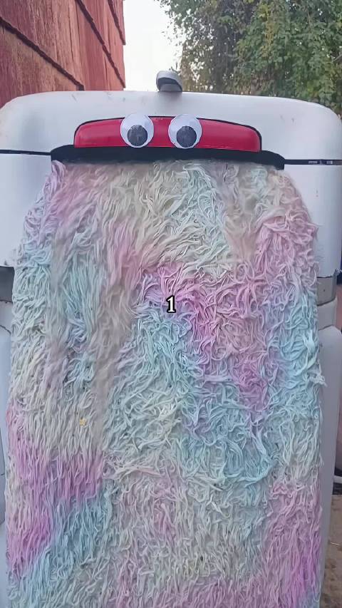 给童话故事的怪物清洗毛发  ​​​