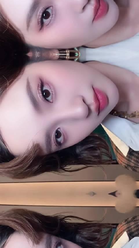#唐艺昕# 甜甜的酷酷的