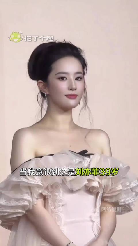 金秋十月，星光熠熠。刘亦菲开启密集公开活动行程，频繁亮相各大重磅场合，每一次登场都自带独一份的松弛仙
