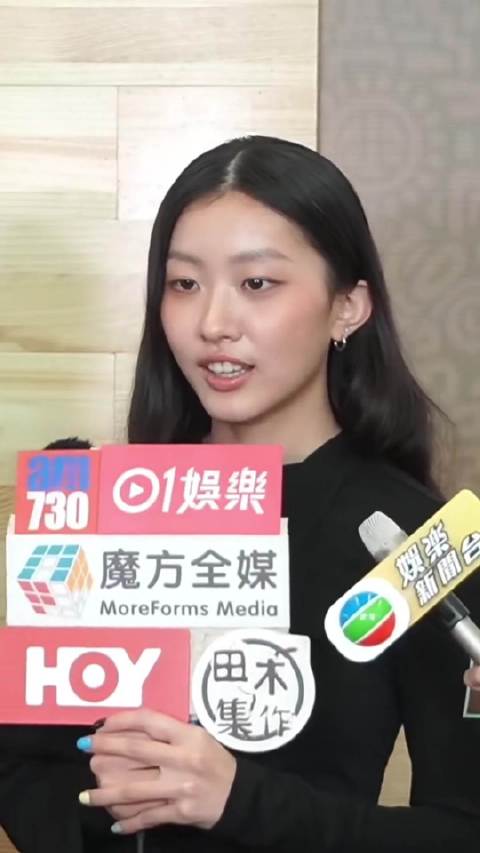 陈奕迅女儿陈康堤分手黄泽林后首现身！面对前男友率先单方面公开分手消息的提问，她大方坦言彼此虽未提前商