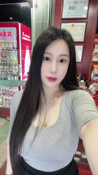 有些女生长的极美却没有魅惑感 本质就是原局财星太弱  有些女生长相普通却能勾人心魄 骨子里散发的娇俏