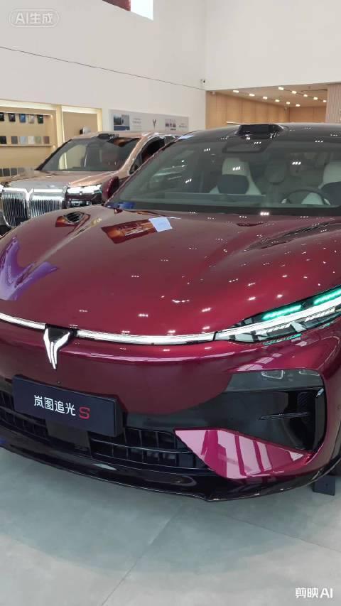 今天到4S店静态试听岚图追光S的车载影音，关上车门一下子就安静下来。高品质音响加上高清中控屏，妥妥一