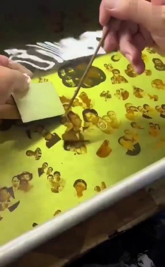 怪不得古人说摄魂，原来洗照片真的是洗出来的，这么看真的很像把灵魂摄取了