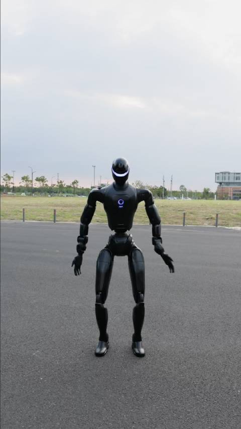 X1舞蹈练习中……#人形机器人#