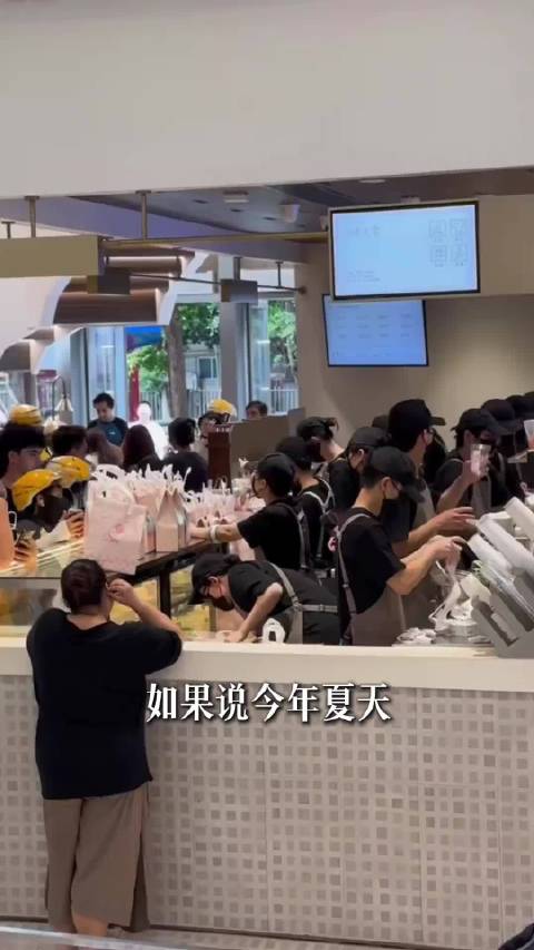 #杭州大三女孩7个月开20家柠檬奶店#太佩服王语轩身上年轻人的韧劲了，完全是普通人逆袭最好的样子。 