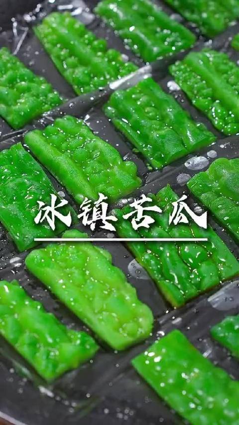夏天怎么少得了苦瓜呢，我一直觉得不爱吃苦瓜的姐妹肯定是做法不对