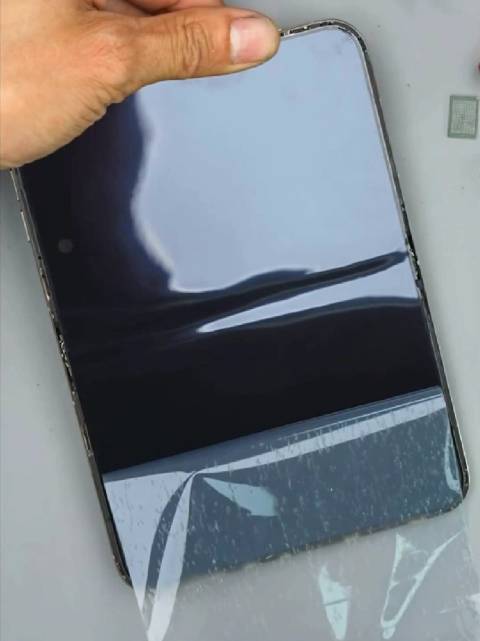 卧槽？iPhone Duo 这个内屏磨砂贴膜居然可以徒手撕下来？？？太牛逼了！杨长顺直播直接把贴膜当