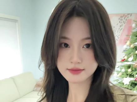 三胎孕38周，挺着大肚子送女儿开学 国外今天也开学了！ 一家四口兵分两路，我送姐姐，爸爸送妹妹。 有
