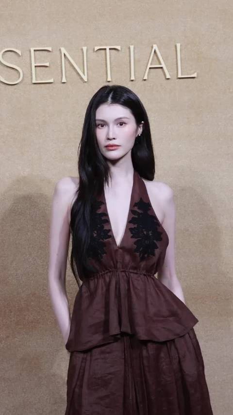 何穗缺席今年维密，是过气了吗？真相和你想的不一样 很多人疑惑，今年维密看到刘雯、奚梦瑶，却不见何穗