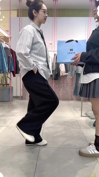 服装行的尚之桃和栾念