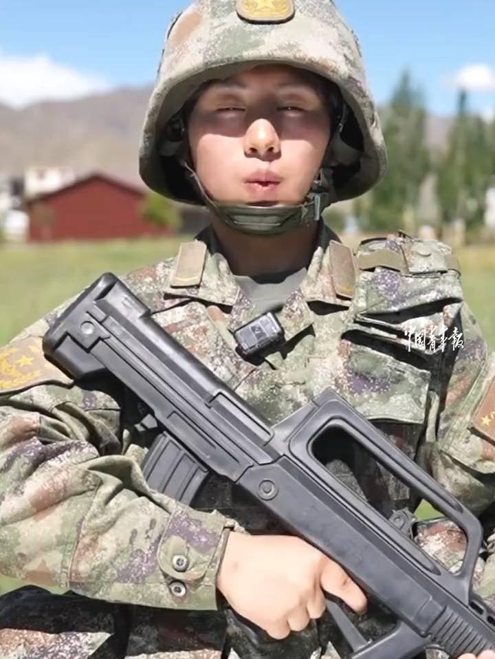 八一建军节西藏日喀则军分区某部女兵坚守在海拔3900米的高原