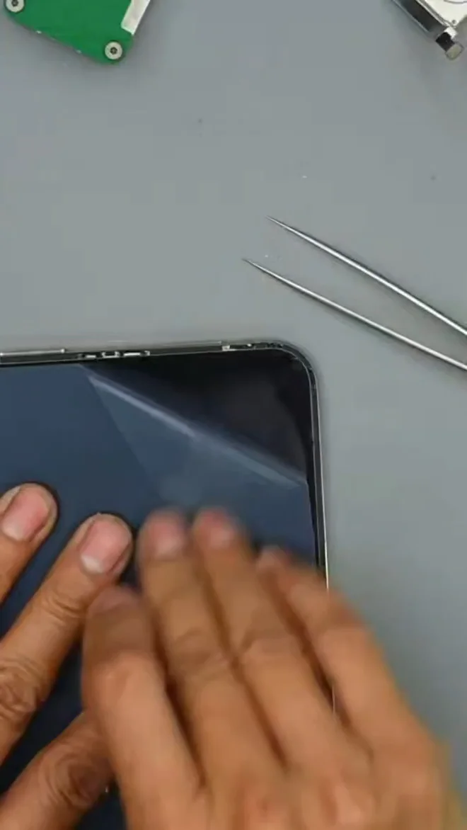 🔥iPhone Duo 的磨砂膜可以直接撕掉
