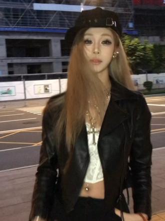 所有人回到紧身裤烟熏妆时代