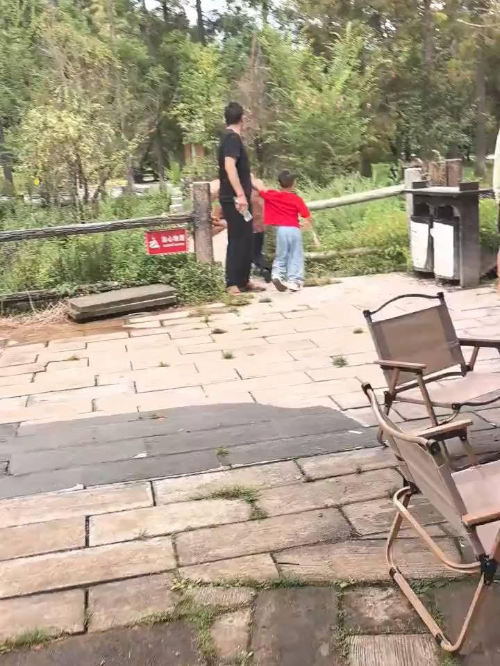 拯救落水儿童，好人一生平安！