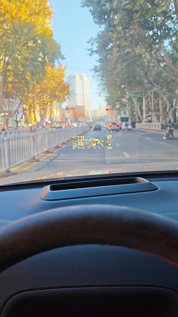 开理想L9汽车 在上班路上再开一下辅助驾驶  开车总是走神 有时候还是挺有用的 老是玩手机#青岛理想