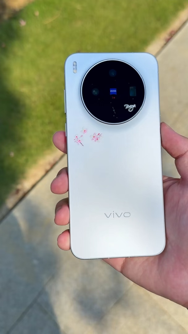 vivo X300s为数不多的影像全能旗舰！