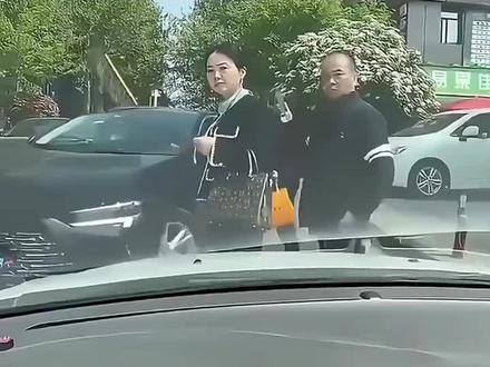 这姑娘不怕事
