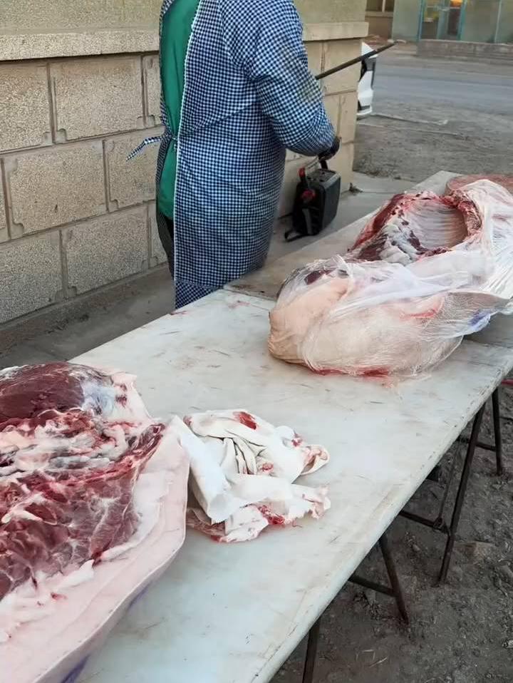 老孟开张就出大单，大肥肉板油一下卖好几百，真厉害❗