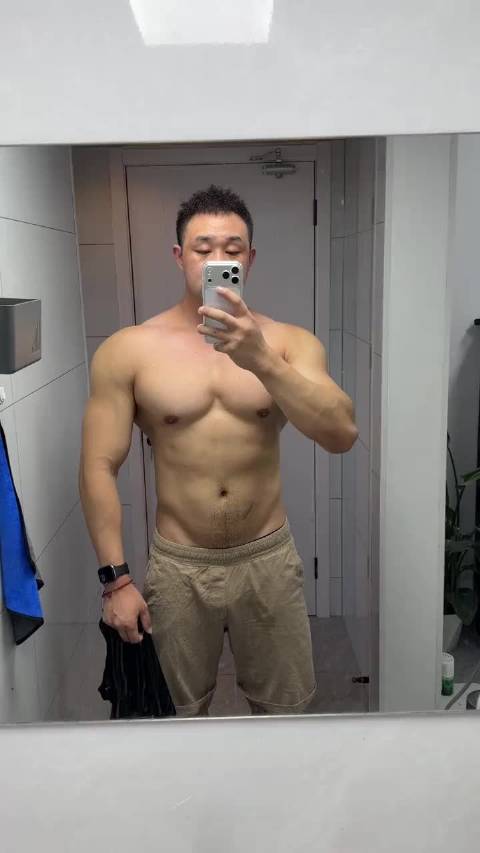 #帅哥# 休息几天 恢复训练全身酸痛