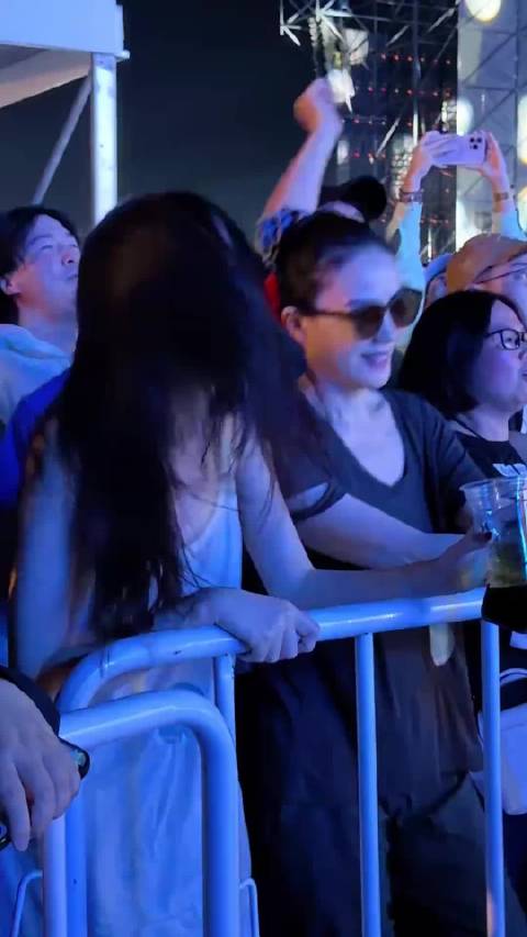 一个小举动看出天后不咋喜欢小孩子