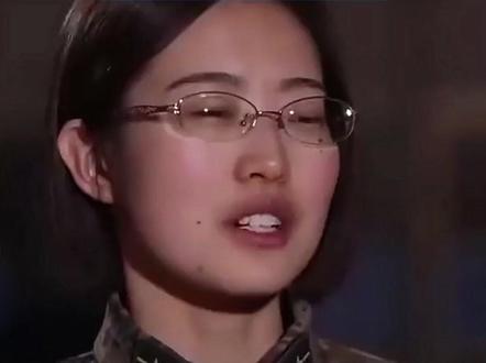11岁天才少女，因一向特殊技能被特招入伍，24岁破格升为排长