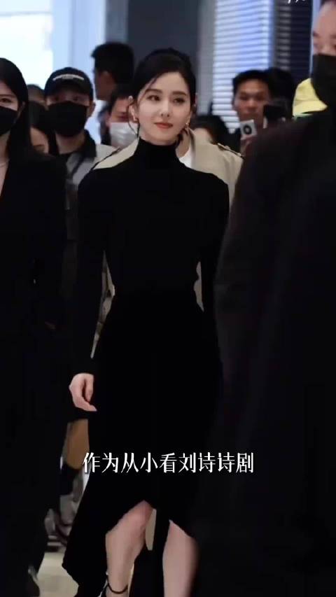 我能接受刘诗诗不离婚，也能接受她拍的戏不火，但是我真的不能接受，童年女神怎么就断崖式衰老了