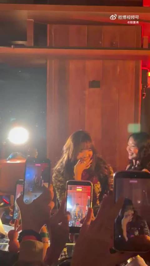 #Lisa回应想拥有家庭#貌似之前在团综里就聊过四十多岁应该就成家了吧这个话题吧 kpop那么多已经