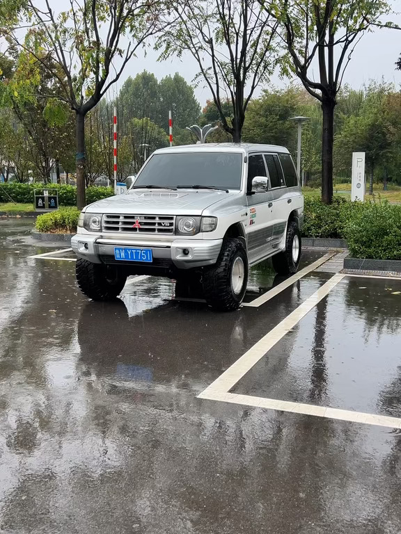 #致敬一代经典情怀车 #老车的魅力不是因为车老了 #三菱帕杰罗 #刘六六情怀越野车