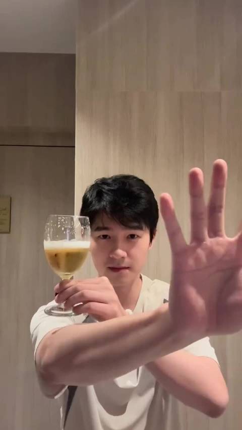 男孩不做作不矫情不机灵不聪明  ​​​