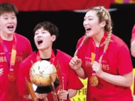 亚运会淘汰赛上半场中国女篮48-28蒙古女篮