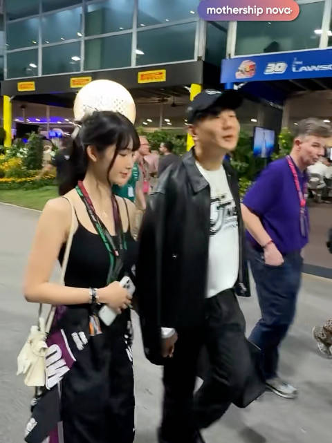 林俊杰和女友七七最新牵手逛街视频