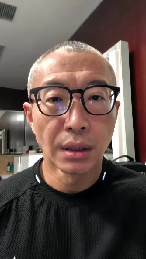 詹姆斯在76人第二场就来了场够劲儿的，这场大逆转和开赛这两天的几场大胜有啥联系