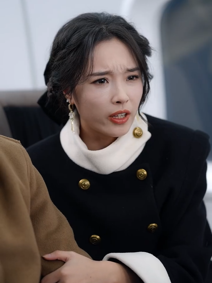 她怀孕去公司见他与合伙人谈笑，默默备好离婚协议