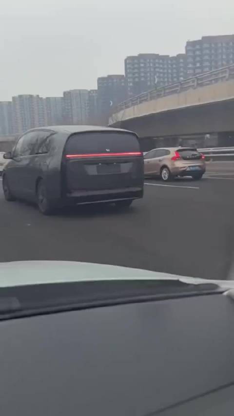 对于大部分人来说，理想MEGA的设计真的一言难尽！！！. ​