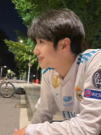 “在重逢的街头 心跳会比我先认出你”