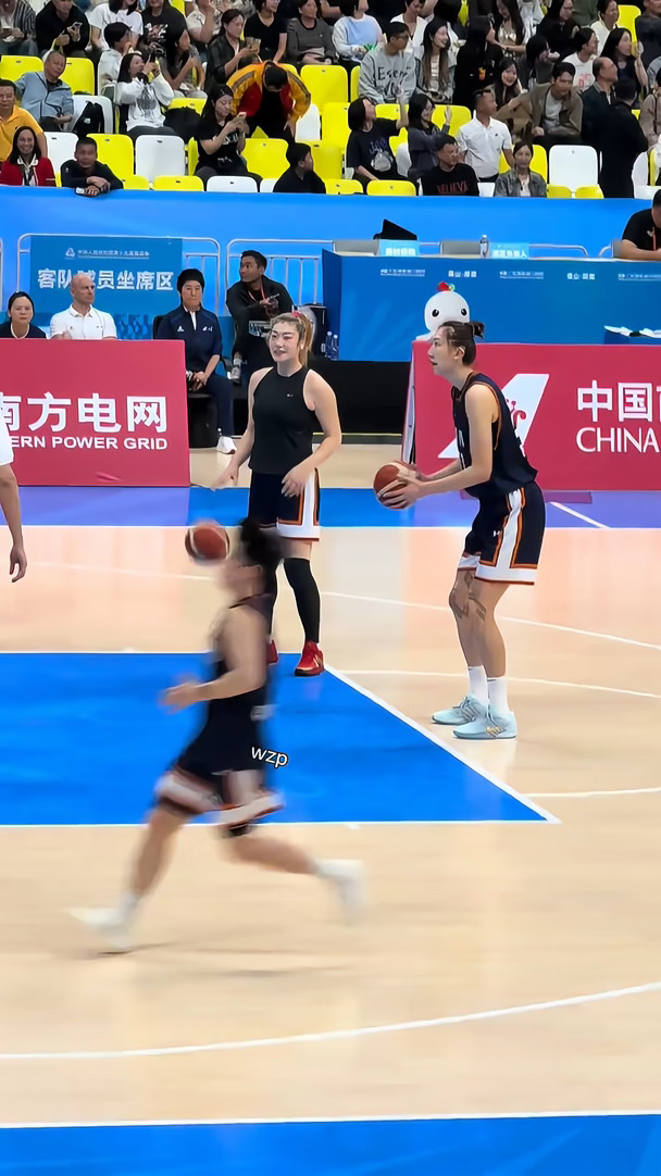女篮李梦