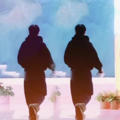 #孙颖莎出发蒙彼利埃备战冠军赛#凌晨的机场没什么人，莎莎裹着黑色外套拖着小箱子钻进了VIP通道，星夜
