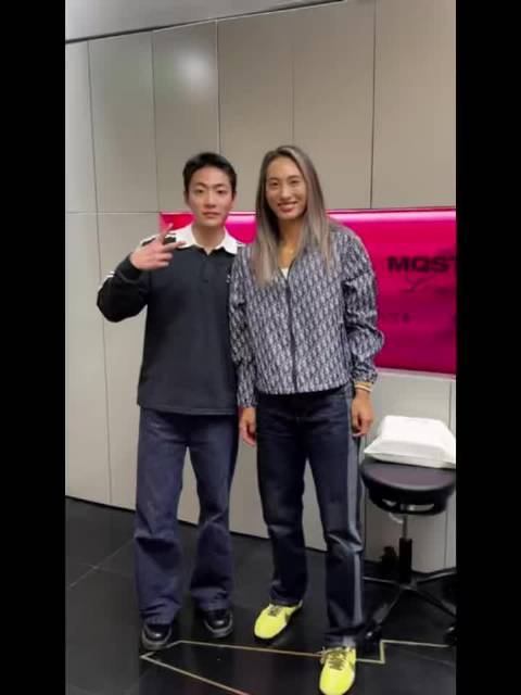 中网决赛那晚她哭着笑，理发店这天她笑着美