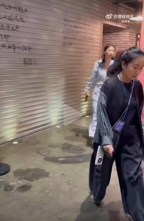 #赵丽颖身体不适后首现身#姐姐状态看起来不错呀，无论如何身体健康最重要 无病无灾[点赞]