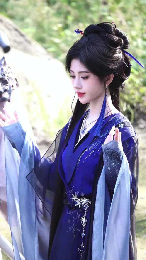 #腾讯招商大会# 你更期待谁呢 09:00|王玉雯、周柯宇《小城春色》预告 09:20|龚俊《白衣公