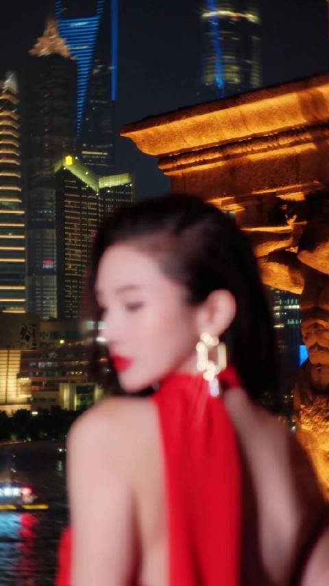 无论什么年龄的女孩 不被定义，不被束缚，你可以是任何样子—温柔的、飒爽的、可爱的、强大的，每一种都超