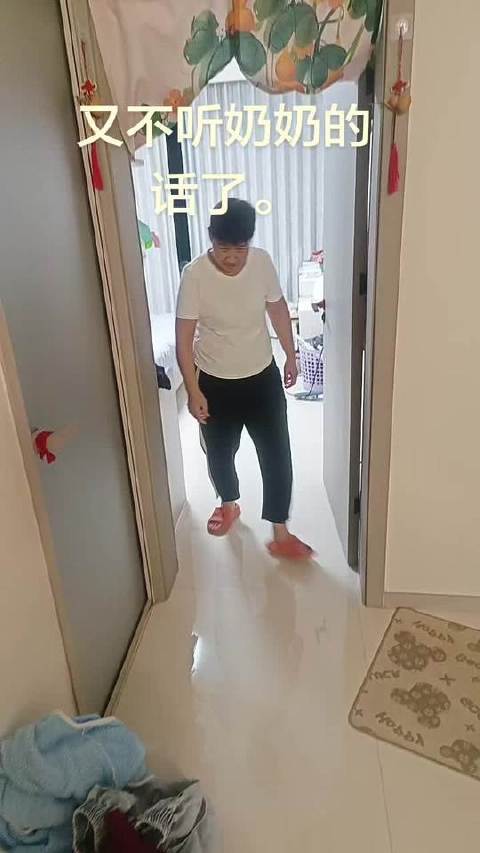 刚踏进家门便撞见这场景，屋内整洁度……以及床上那位小捣蛋😜