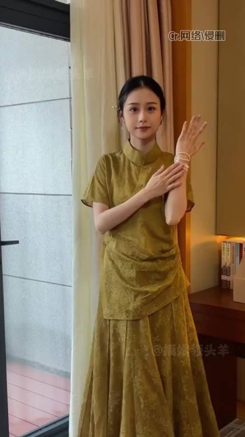 生图都能这么美，完全不必容貌焦虑的颜值！！姐姐终于来微博了，好期待接下来的发展啊！！ ​